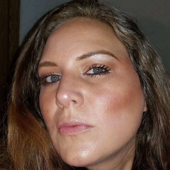 Meet your Posher! - Picture 1 of 4